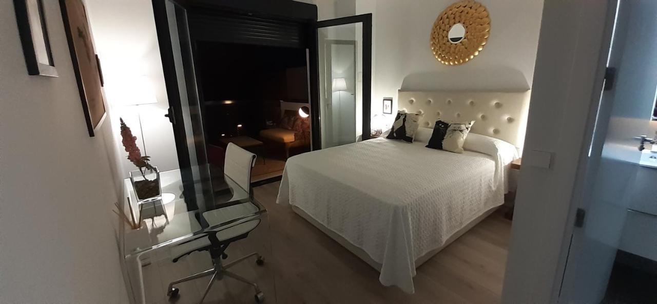 Teatinos Suite Málaga Eksteriør billede